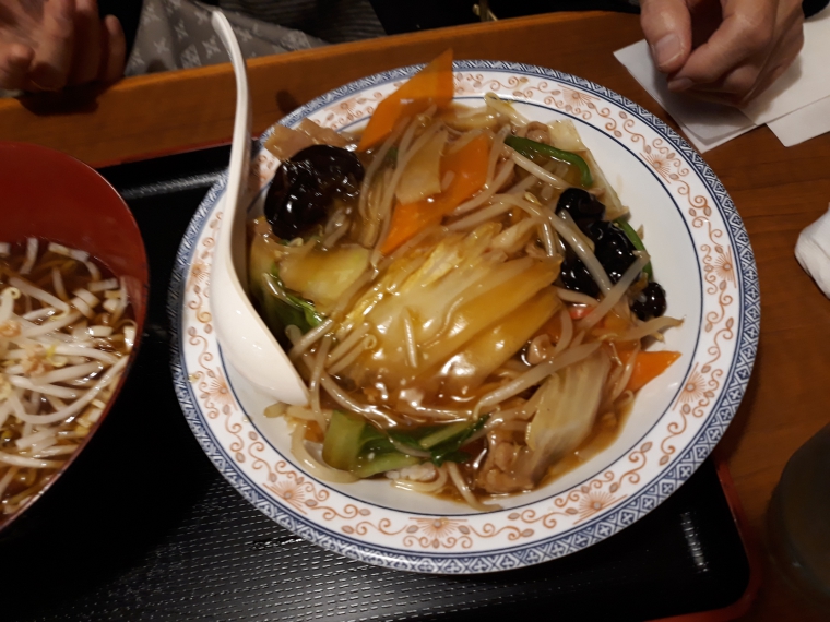 中華一番館の中華丼セットがやってきた